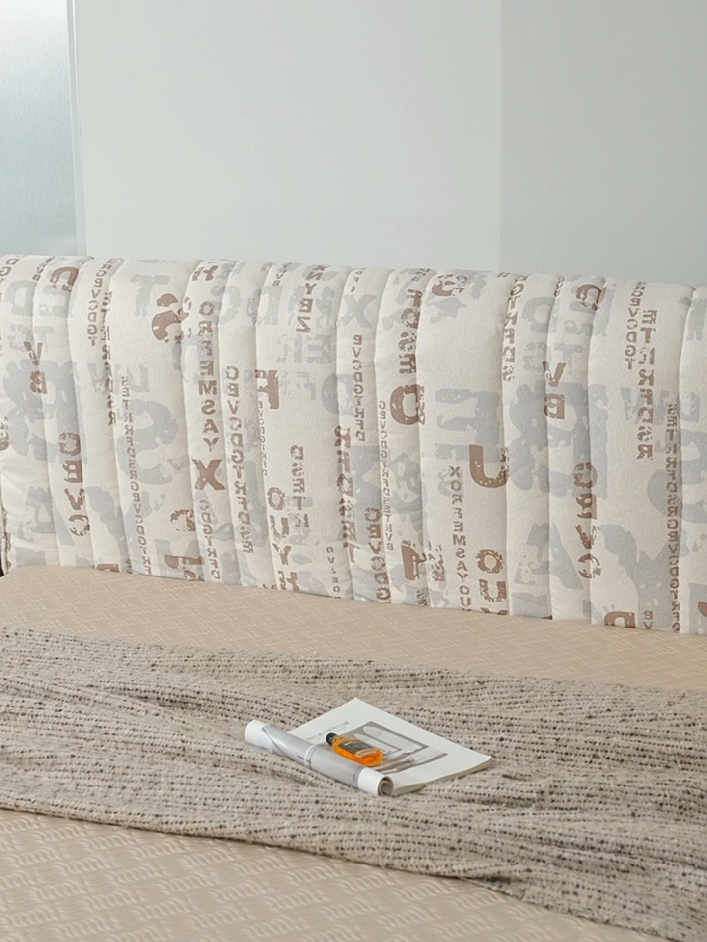 91家纺网 家纺一手货源 找家纺 情恒家纺 2025新款细麻印花加厚双面全包床头罩 米驼