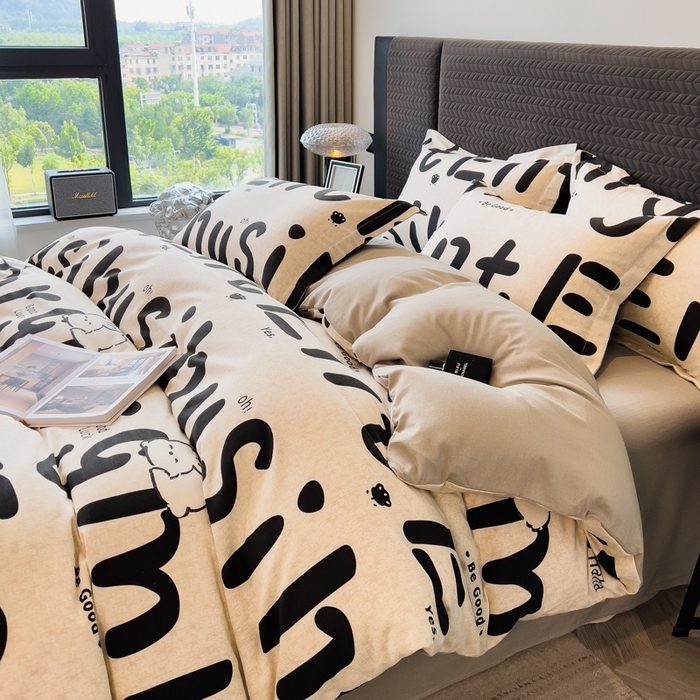 91家纺网 家纺一手货源 找家纺 印季家纺 2025新款全棉纯棉生态印花加厚混纺磨毛四件套 趣味字母-黑