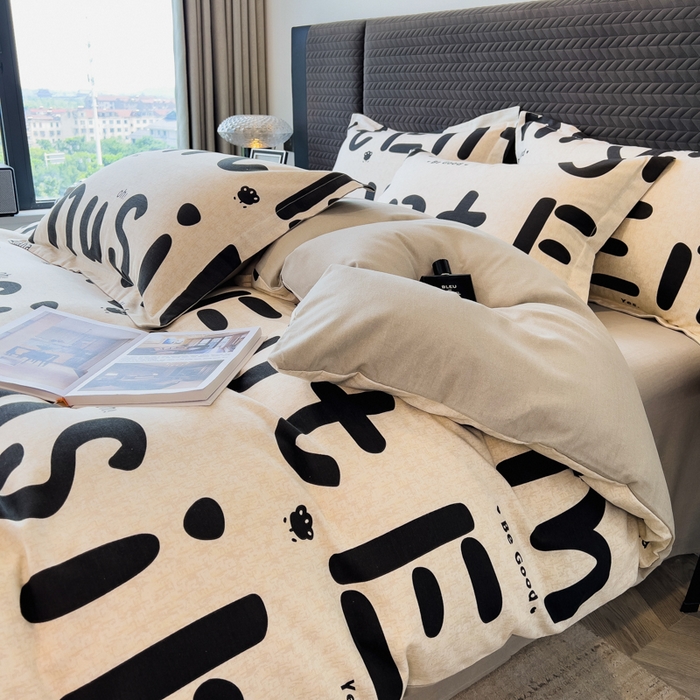 91家纺网 家纺一手货源 找家纺 印季家纺 2025新款全棉纯棉生态印花加厚混纺磨毛四件套 趣味字母-黑