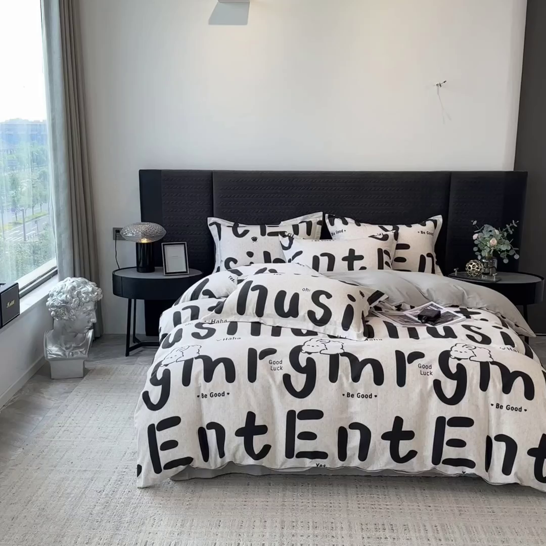 91家纺网 家纺一手货源 找家纺 印季家纺 2025新款全棉纯棉生态印花加厚混纺磨毛四件套 趣味字母-黑