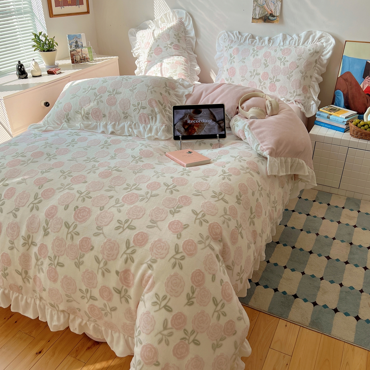 91家纺网 家纺一手货源 找家纺 （总）六巷胡同 2025新款韩系小清新博主风着色立体雕花A类牛奶绒四件套