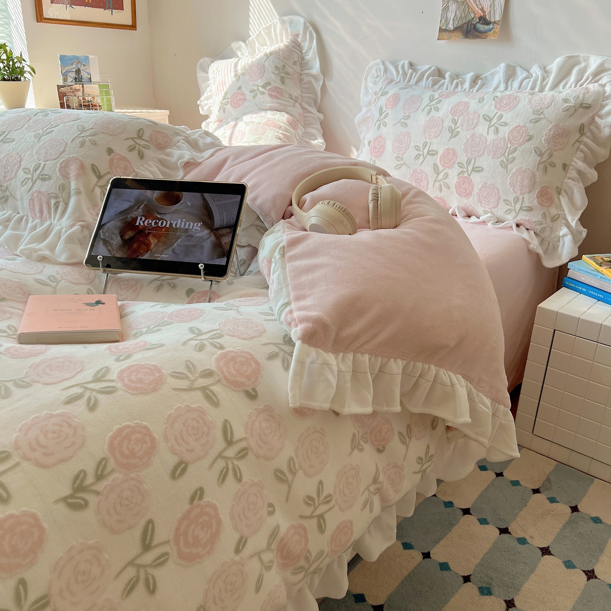 91家纺网 家纺一手货源 找家纺 （总）六巷胡同 2025新款韩系小清新博主风着色立体雕花A类牛奶绒四件套