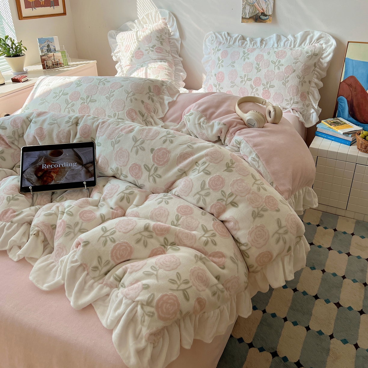 六巷胡同 2025新款韩系小清新博主风着色立体雕花A类牛奶绒四件套 花边款-梦屿花田