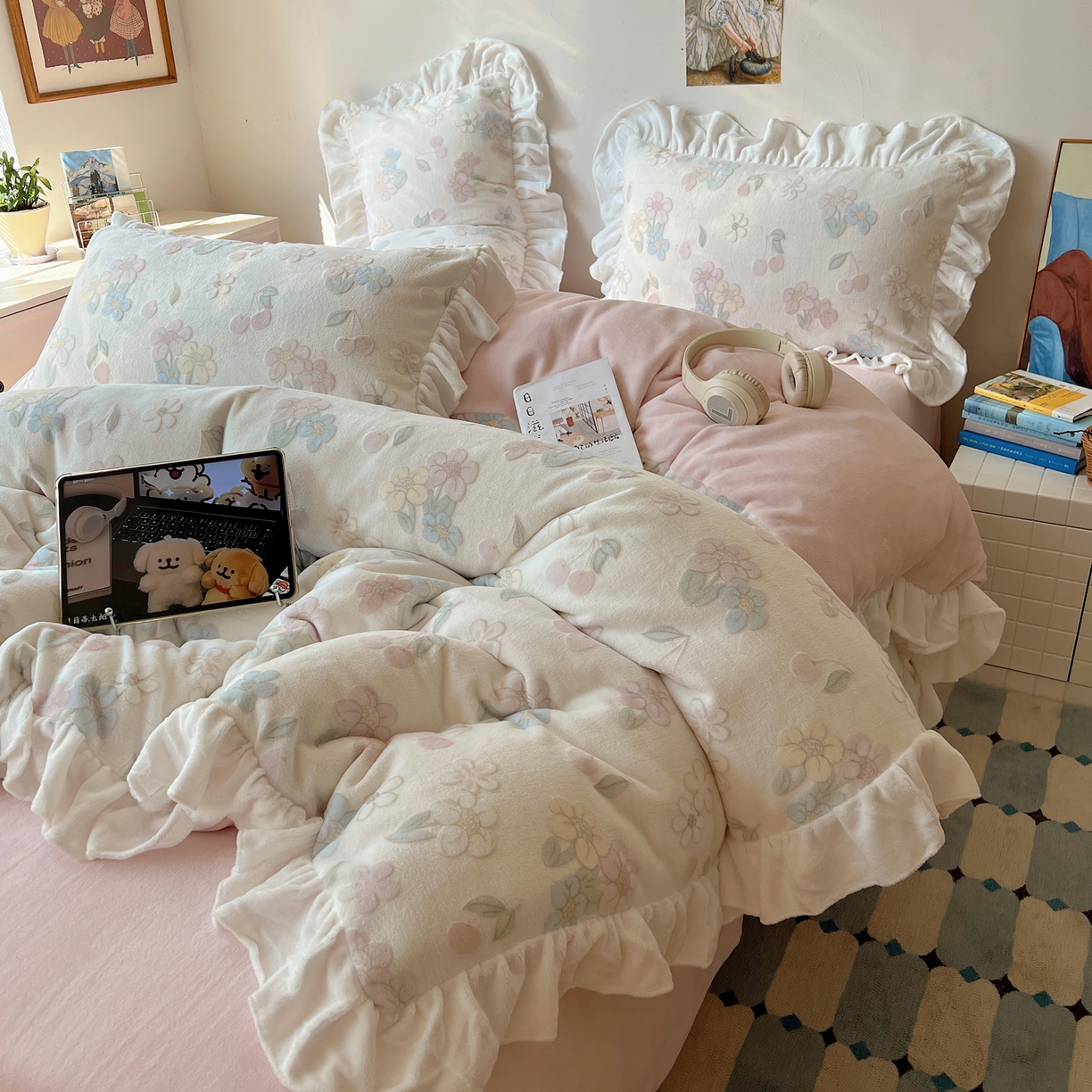 六巷胡同 2025新款韩系小清新博主风着色立体雕花A类牛奶绒四件套 花边款-浅棠花语