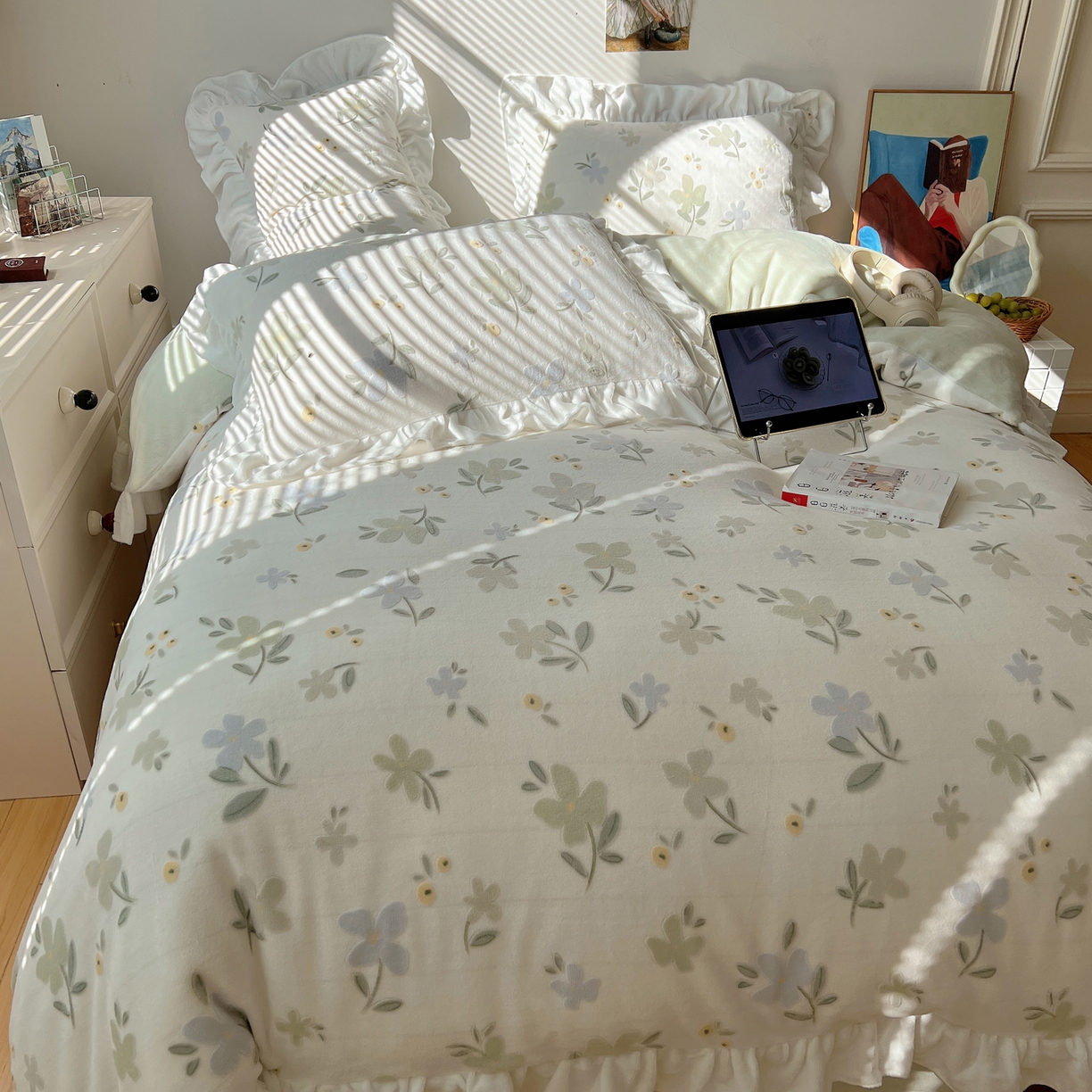 91家纺网 家纺一手货源 找家纺 六巷胡同 2025新款韩系小清新博主风着色立体雕花A类牛奶绒四件套 花边款-春野山奈