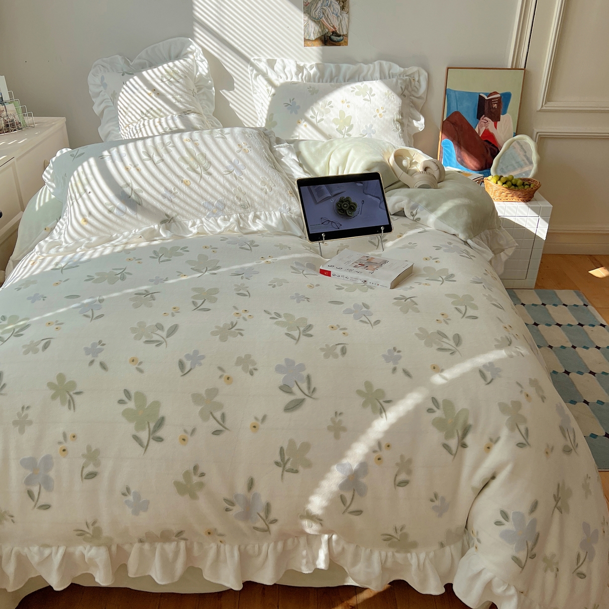 91家纺网 家纺一手货源 找家纺 六巷胡同 2025新款韩系小清新博主风着色立体雕花A类牛奶绒四件套 花边款-春野山奈