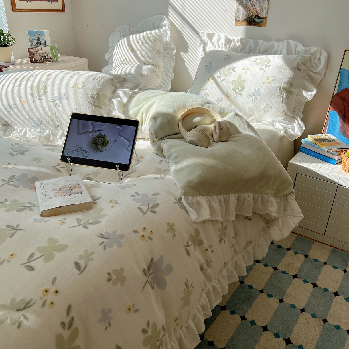 91家纺网 家纺一手货源 找家纺 六巷胡同 2025新款韩系小清新博主风着色立体雕花A类牛奶绒四件套 花边款-春野山奈