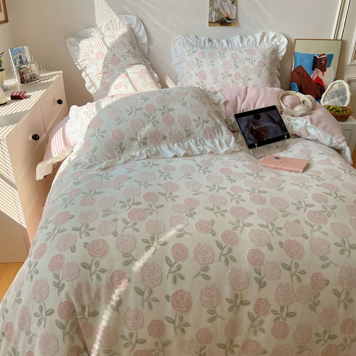 91家纺网 家纺一手货源 找家纺 （总）六巷胡同 2025新款韩系小清新博主风着色立体雕花A类牛奶绒四件套