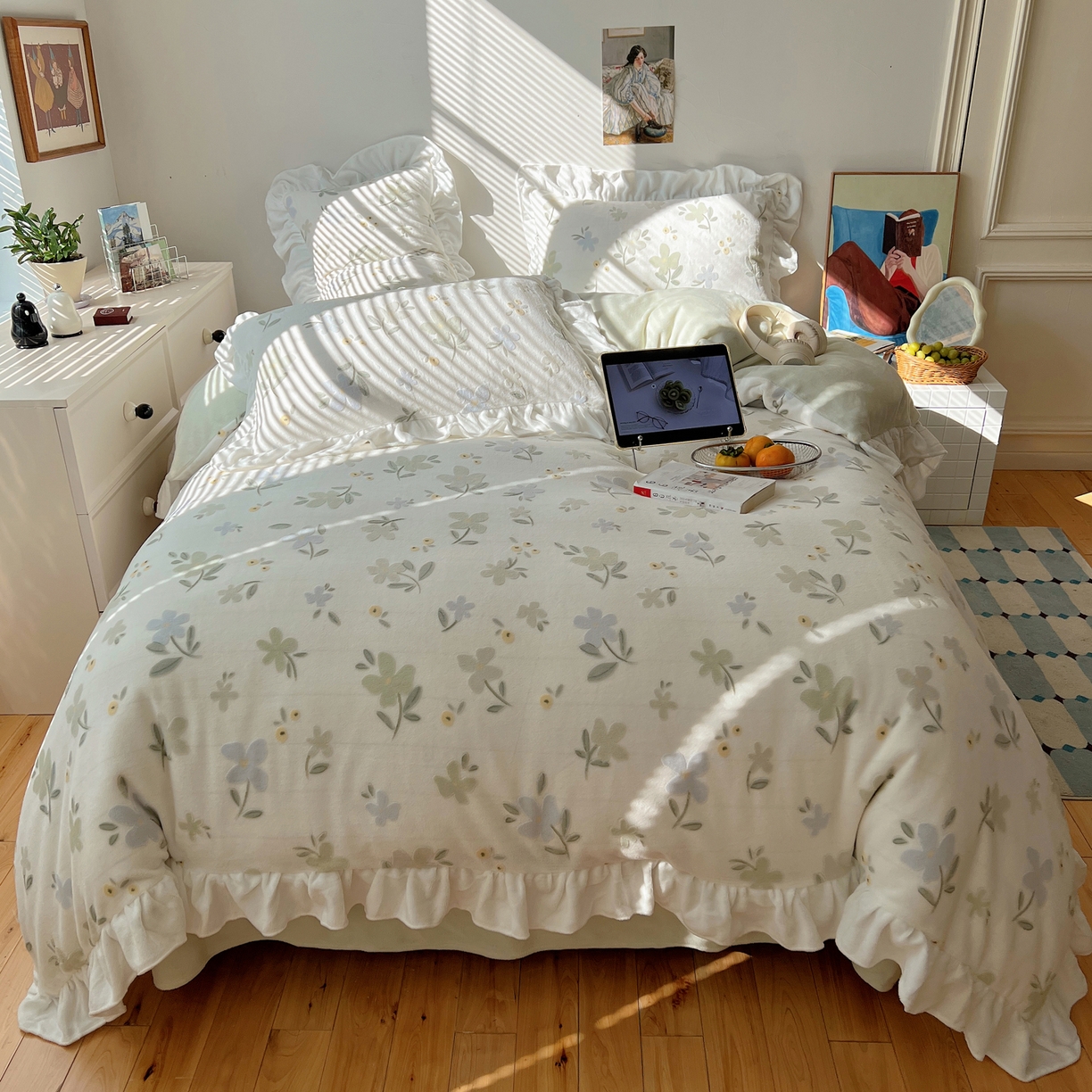 91家纺网 家纺一手货源 找家纺 六巷胡同 2025新款韩系小清新博主风着色立体雕花A类牛奶绒四件套 花边款-春野山奈