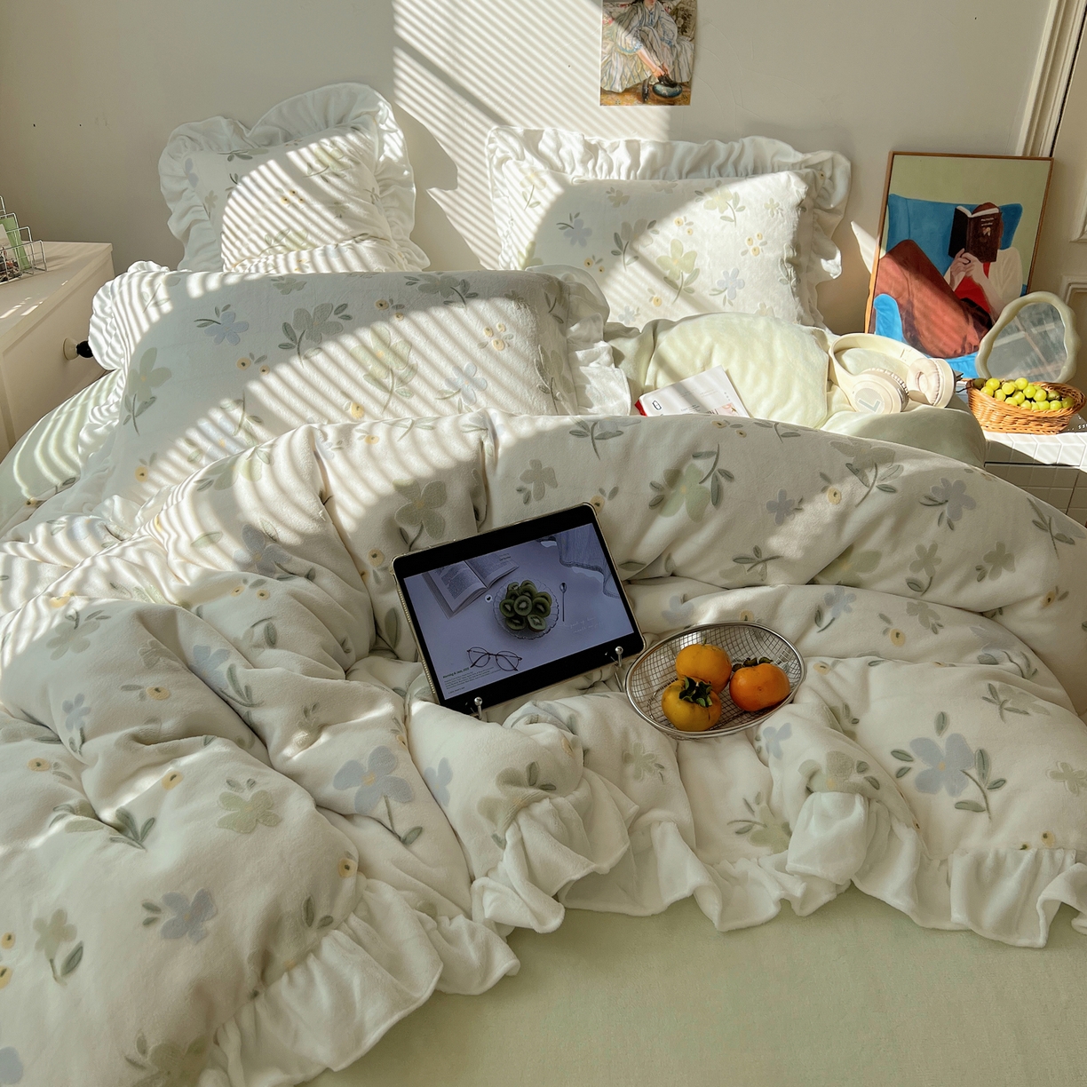 91家纺网 家纺一手货源 找家纺 六巷胡同 2025新款韩系小清新博主风着色立体雕花A类牛奶绒四件套 花边款-春野山奈