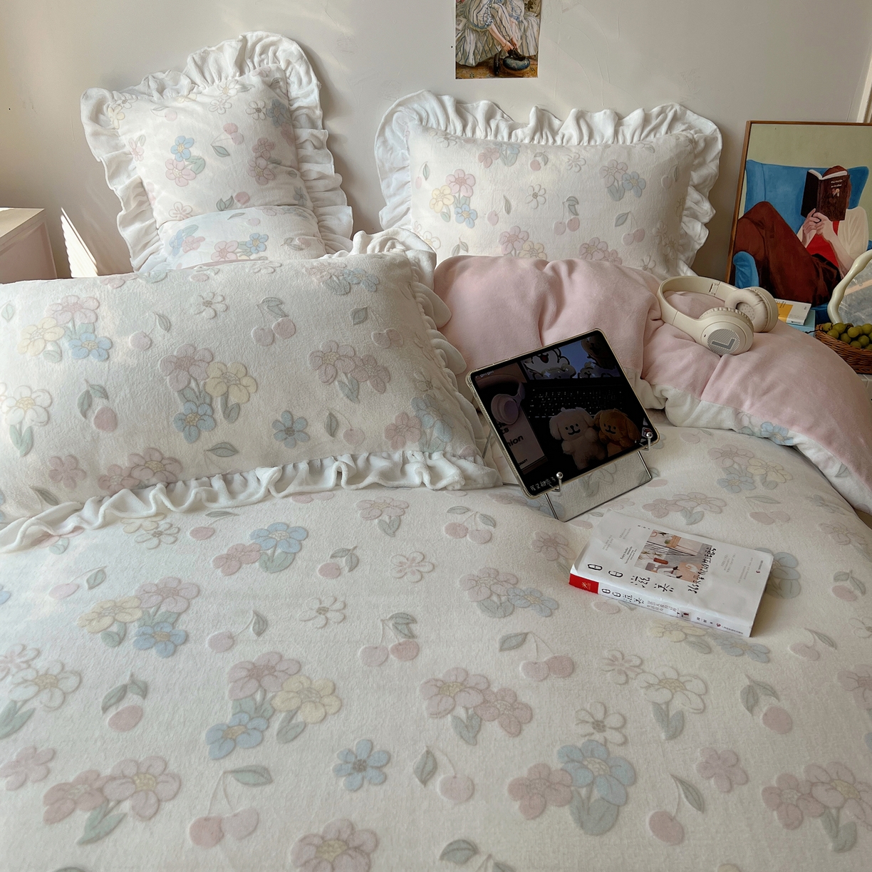 91家纺网 家纺一手货源 找家纺 六巷胡同 2025新款韩系小清新博主风着色立体雕花A类牛奶绒四件套 花边款-浅棠花语