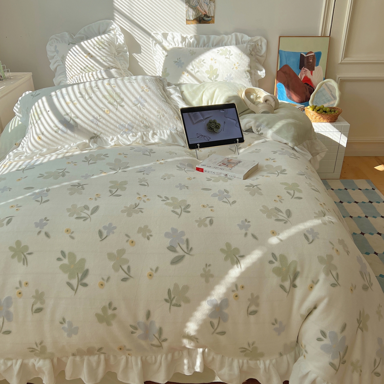 91家纺网 家纺一手货源 找家纺 六巷胡同 2025新款韩系小清新博主风着色立体雕花A类牛奶绒四件套 花边款-春野山奈