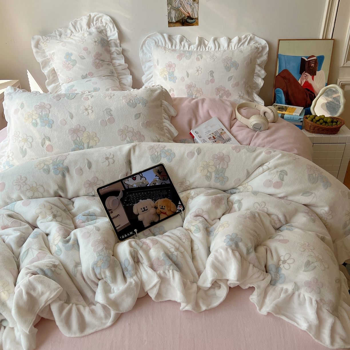 91家纺网 家纺一手货源 找家纺 六巷胡同 2025新款韩系小清新博主风着色立体雕花A类牛奶绒四件套 花边款-浅棠花语