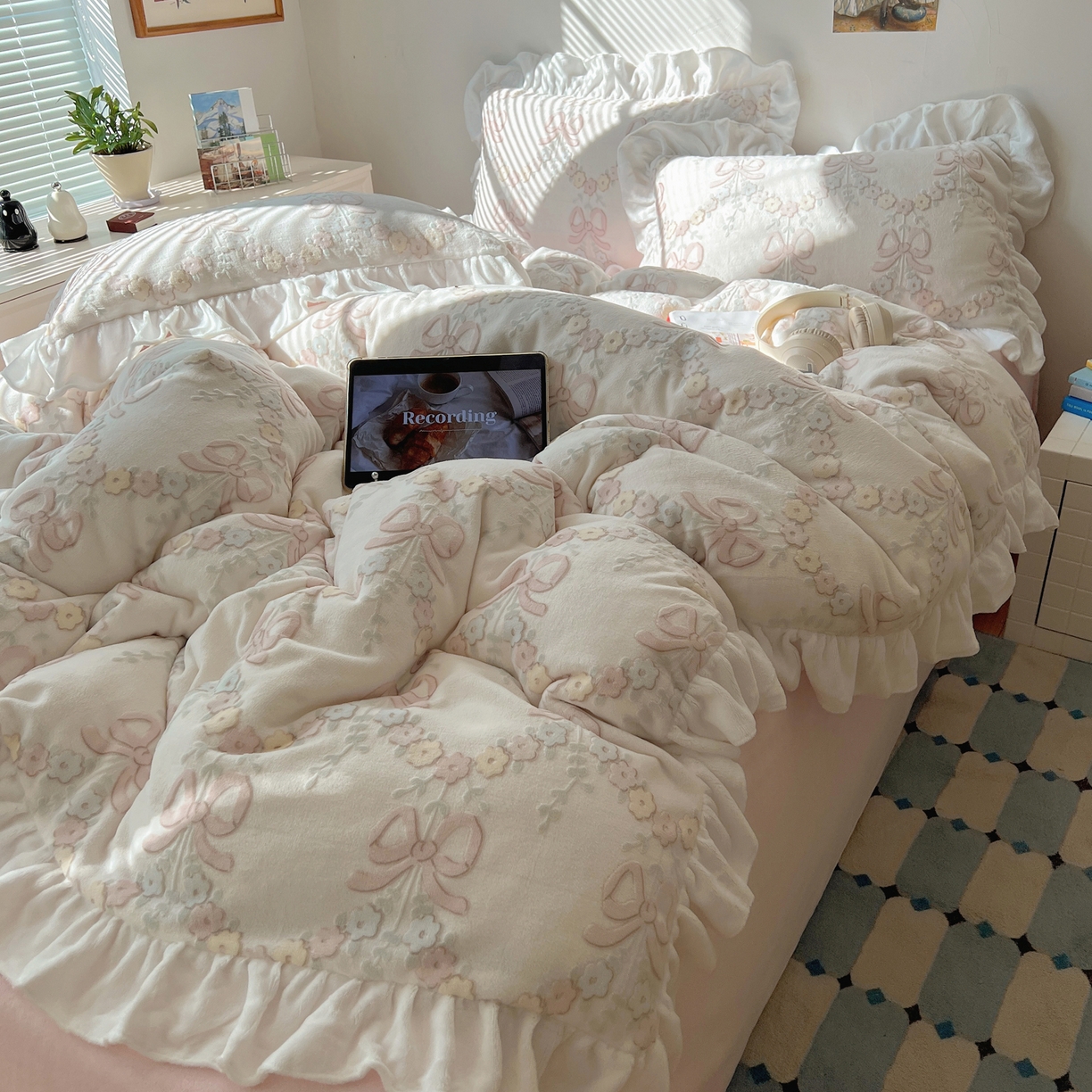 六巷胡同 2025新款韩系小清新博主风着色立体雕花A类牛奶绒四件套 花边款-星野漫溯