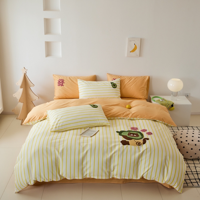 91家纺网 家纺一手货源 找家纺 锦觅 2025新款时尚条纹小清新卡通学生季系列印花绣花全棉纯棉四件套 有钱花