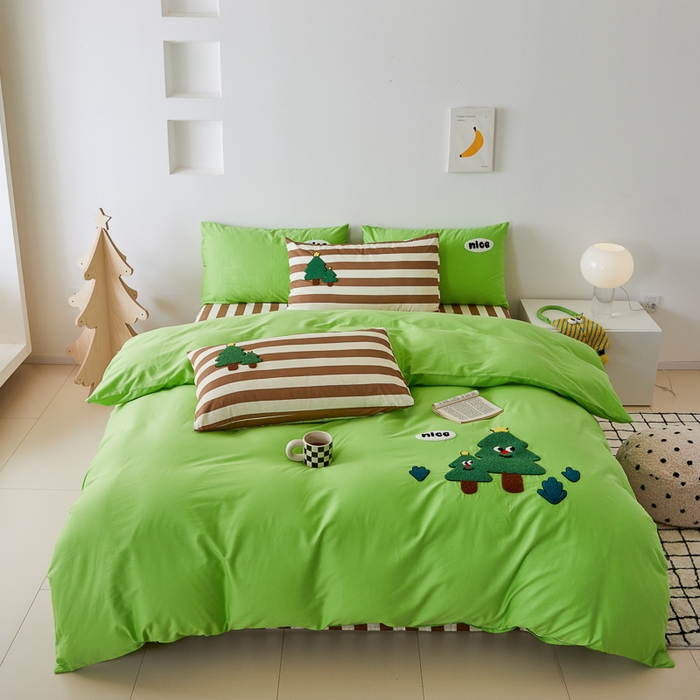 91家纺网 家纺一手货源 找家纺 锦觅 2025新款时尚条纹小清新卡通学生季系列印花绣花全棉纯棉四件套 摇钱树