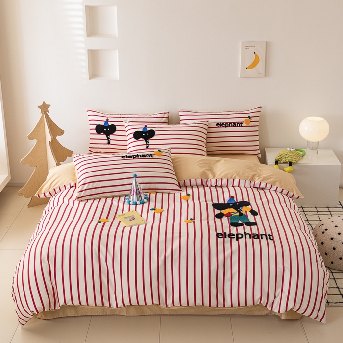 91家纺网 家纺一手货源 找家纺 （总）锦觅 2025新款时尚条纹小清新卡通学生季系列印花绣花全棉纯棉四件套