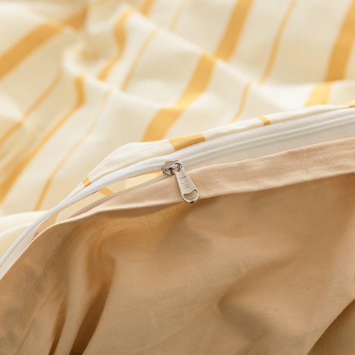 91家纺网 家纺一手货源 找家纺 锦觅 2025新款时尚条纹小清新卡通学生季系列印花绣花全棉纯棉四件套 puppy艺术家