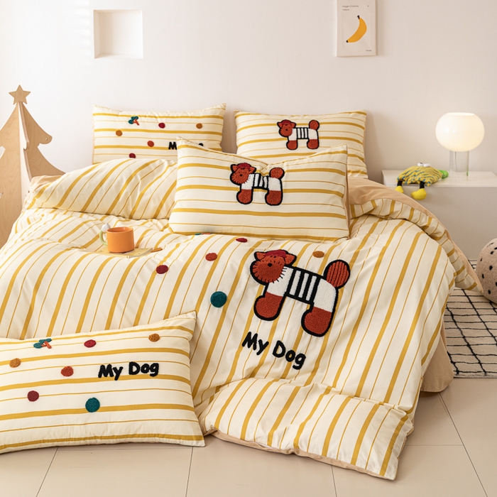 91家纺网 家纺一手货源 找家纺 锦觅 2025新款时尚条纹小清新卡通学生季系列印花绣花全棉纯棉四件套 puppy艺术家