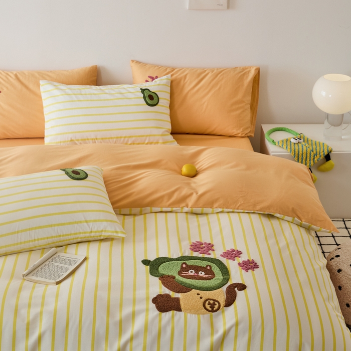 91家纺网 家纺一手货源 找家纺 锦觅 2025新款时尚条纹小清新卡通学生季系列印花绣花全棉纯棉四件套 有钱花