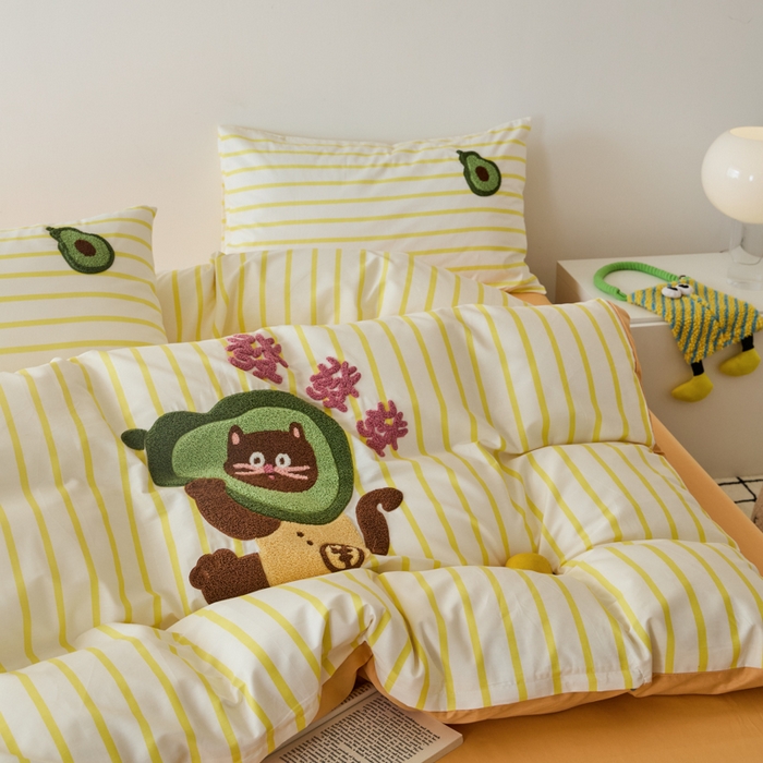 91家纺网 家纺一手货源 找家纺 锦觅 2025新款时尚条纹小清新卡通学生季系列印花绣花全棉纯棉四件套 有钱花