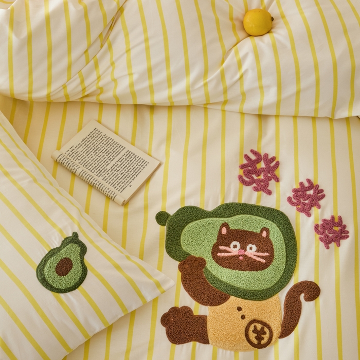 91家纺网 家纺一手货源 找家纺 锦觅 2025新款时尚条纹小清新卡通学生季系列印花绣花全棉纯棉四件套 有钱花