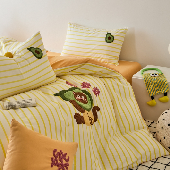 91家纺网 家纺一手货源 找家纺 锦觅 2025新款时尚条纹小清新卡通学生季系列印花绣花全棉纯棉四件套 有钱花