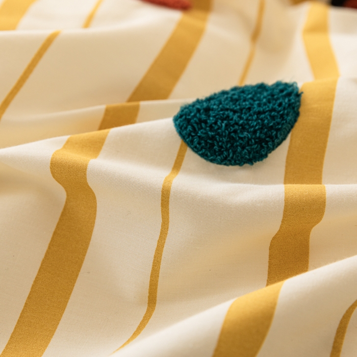 91家纺网 家纺一手货源 找家纺 锦觅 2025新款时尚条纹小清新卡通学生季系列印花绣花全棉纯棉四件套 puppy艺术家