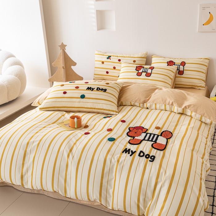 91家纺网 家纺一手货源 找家纺 锦觅 2025新款时尚条纹小清新卡通学生季系列印花绣花全棉纯棉四件套 puppy艺术家