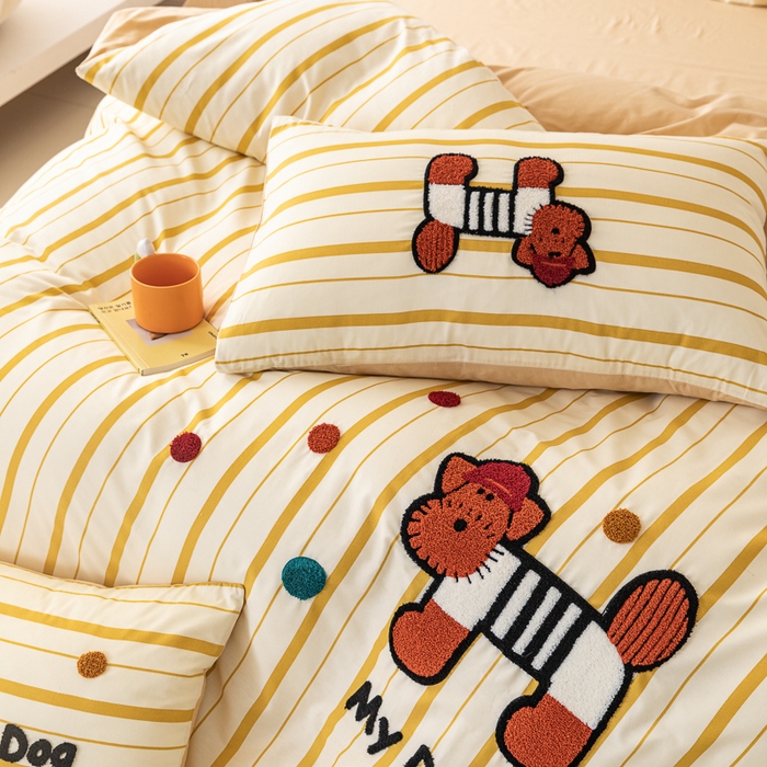 91家纺网 家纺一手货源 找家纺 锦觅 2025新款时尚条纹小清新卡通学生季系列印花绣花全棉纯棉四件套 puppy艺术家