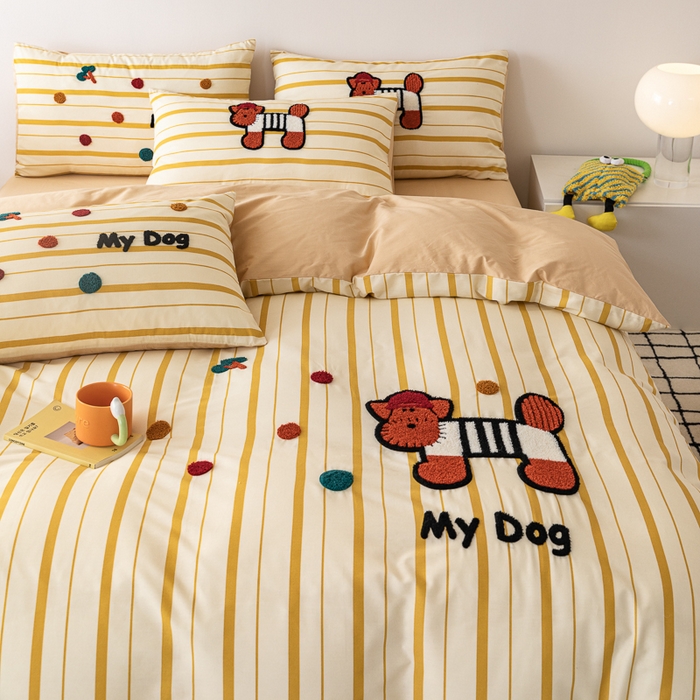 91家纺网 家纺一手货源 找家纺 锦觅 2025新款时尚条纹小清新卡通学生季系列印花绣花全棉纯棉四件套 puppy艺术家