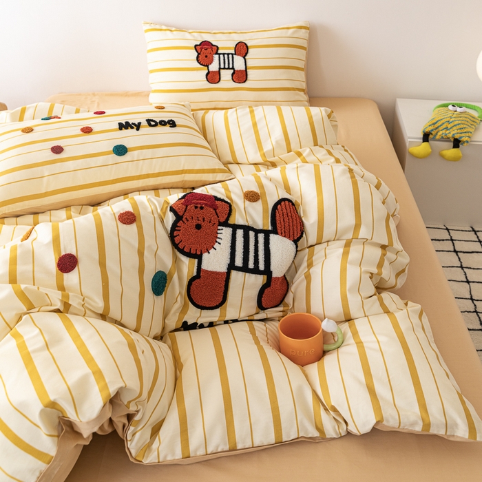 91家纺网 家纺一手货源 找家纺 锦觅 2025新款时尚条纹小清新卡通学生季系列印花绣花全棉纯棉四件套 puppy艺术家