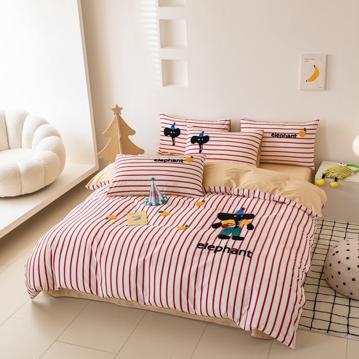 91家纺网 家纺一手货源 找家纺 锦觅 2025新款时尚条纹小清新卡通学生季系列印花绣花全棉纯棉四件套 所象披靡