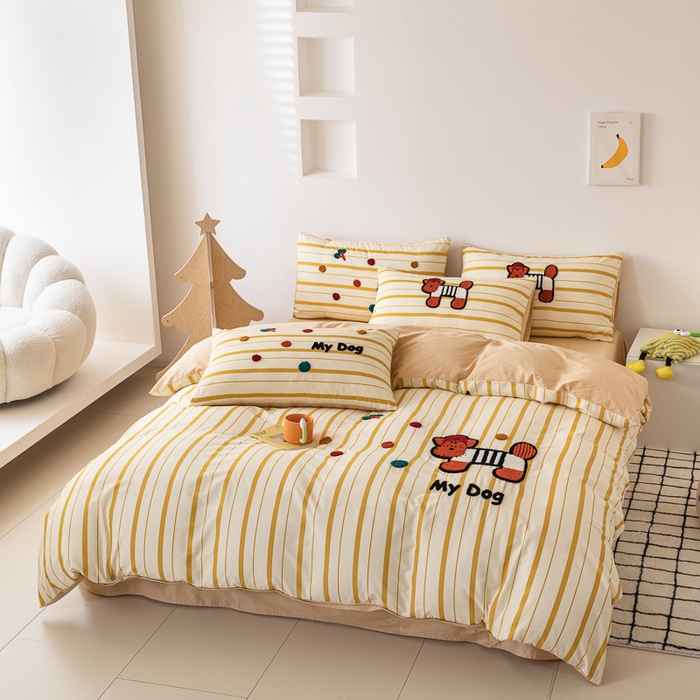 91家纺网 家纺一手货源 找家纺 锦觅 2025新款时尚条纹小清新卡通学生季系列印花绣花全棉纯棉四件套 puppy艺术家