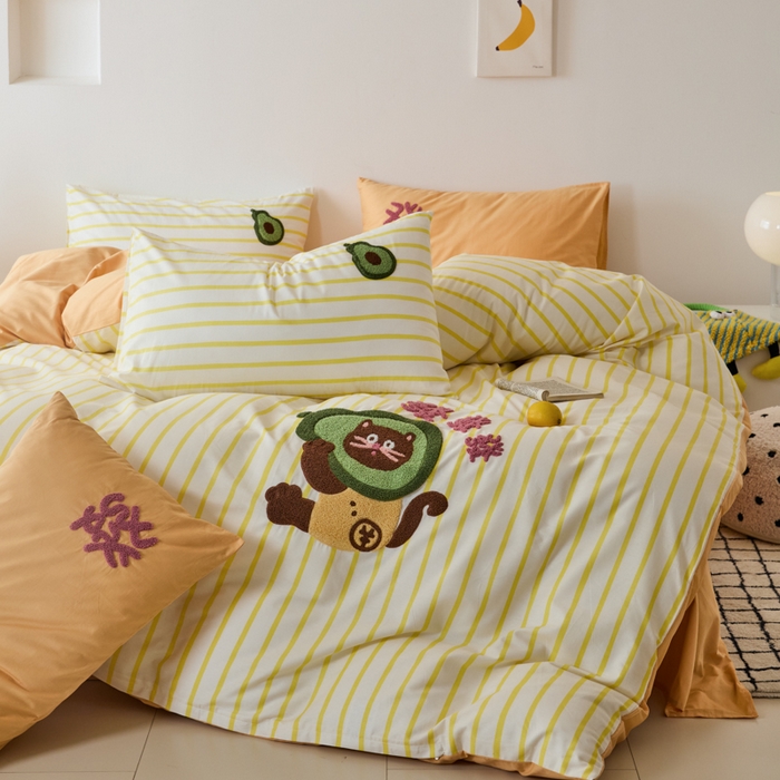 91家纺网 家纺一手货源 找家纺 锦觅 2025新款时尚条纹小清新卡通学生季系列印花绣花全棉纯棉四件套 有钱花