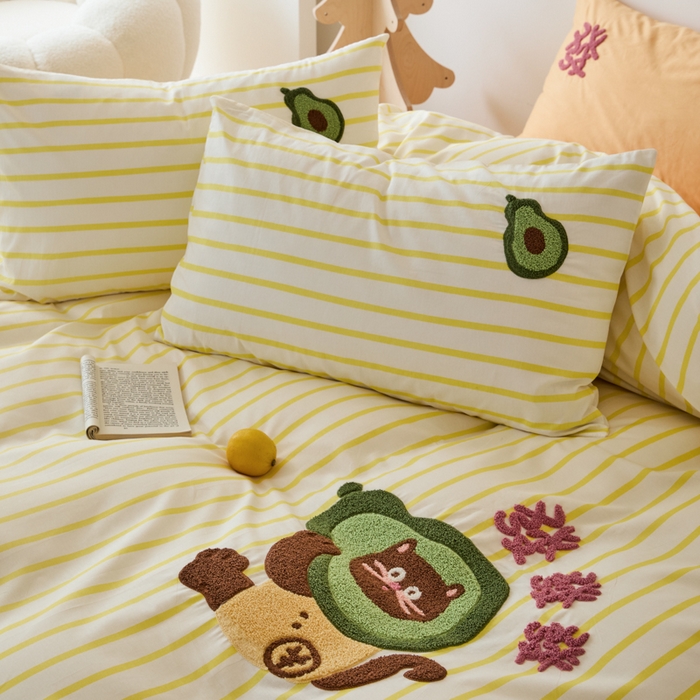 91家纺网 家纺一手货源 找家纺 锦觅 2025新款时尚条纹小清新卡通学生季系列印花绣花全棉纯棉四件套 有钱花