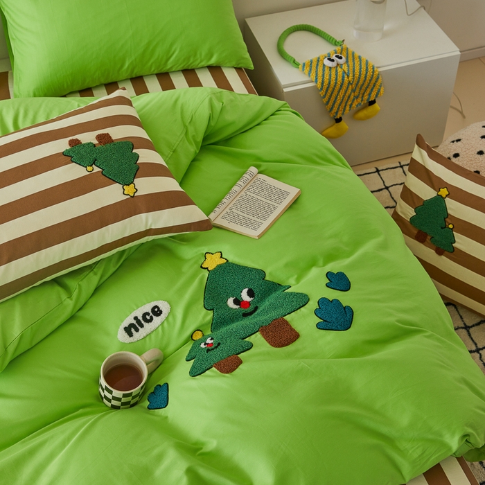 91家纺网 家纺一手货源 找家纺 锦觅 2025新款时尚条纹小清新卡通学生季系列印花绣花全棉纯棉四件套 摇钱树