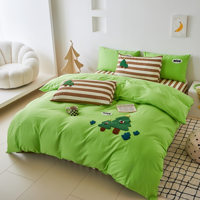 91家纺网 家纺一手货源 找家纺 锦觅 2025新款时尚条纹小清新卡通学生季系列印花绣花全棉纯棉四件套 摇钱树