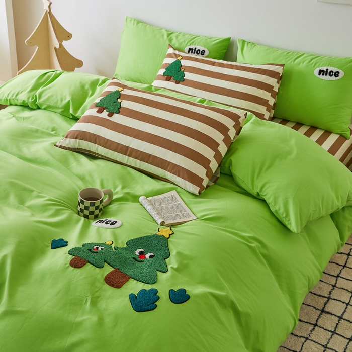 91家纺网 家纺一手货源 找家纺 锦觅 2025新款时尚条纹小清新卡通学生季系列印花绣花全棉纯棉四件套 摇钱树