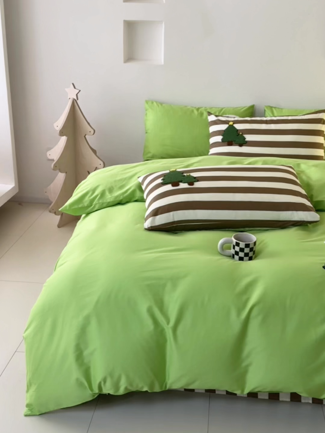 91家纺网 家纺一手货源 找家纺 锦觅 2025新款时尚条纹小清新卡通学生季系列印花绣花全棉纯棉四件套 摇钱树