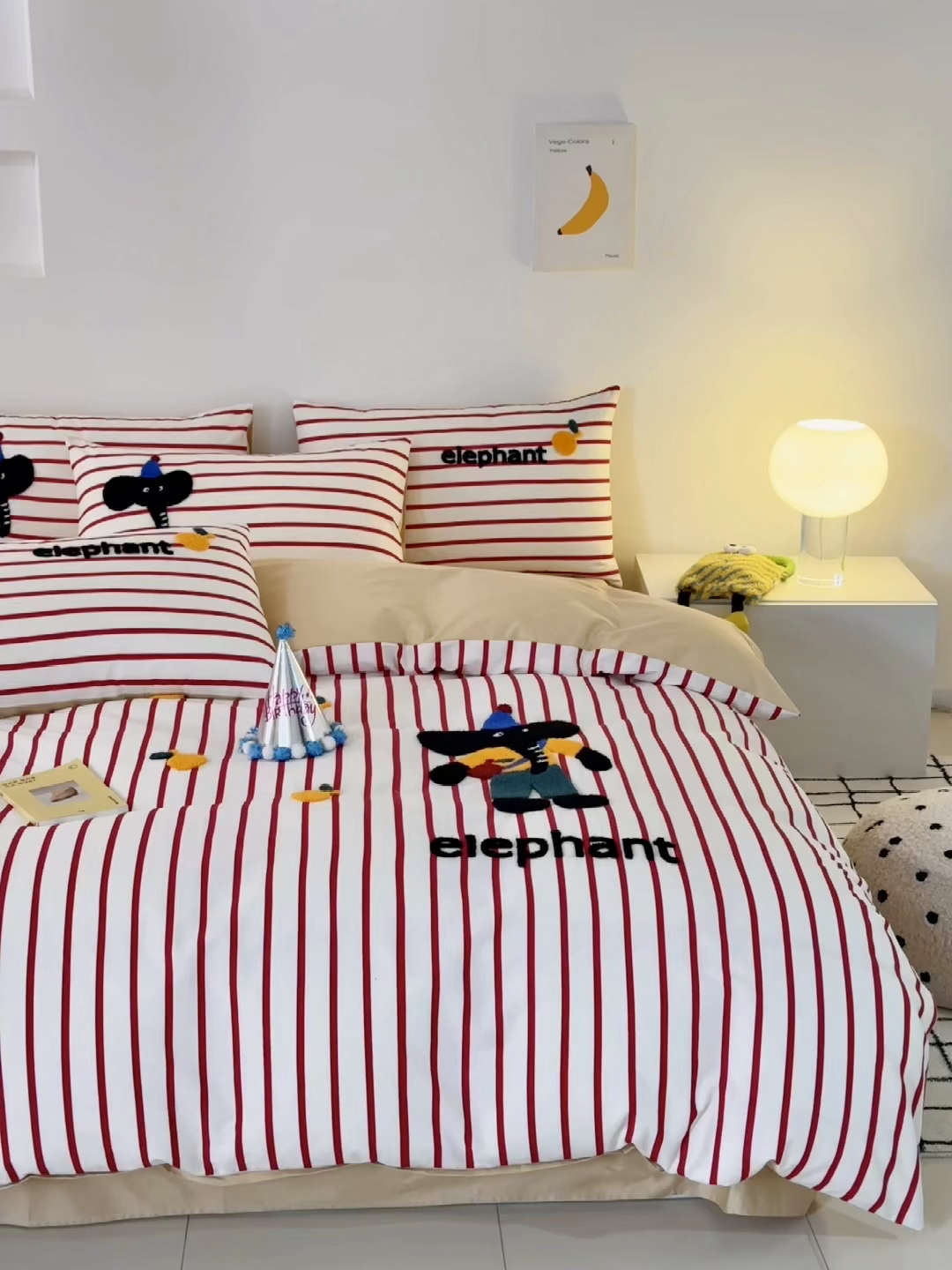 91家纺网 家纺一手货源 找家纺 锦觅 2025新款时尚条纹小清新卡通学生季系列印花绣花全棉纯棉四件套 所象披靡