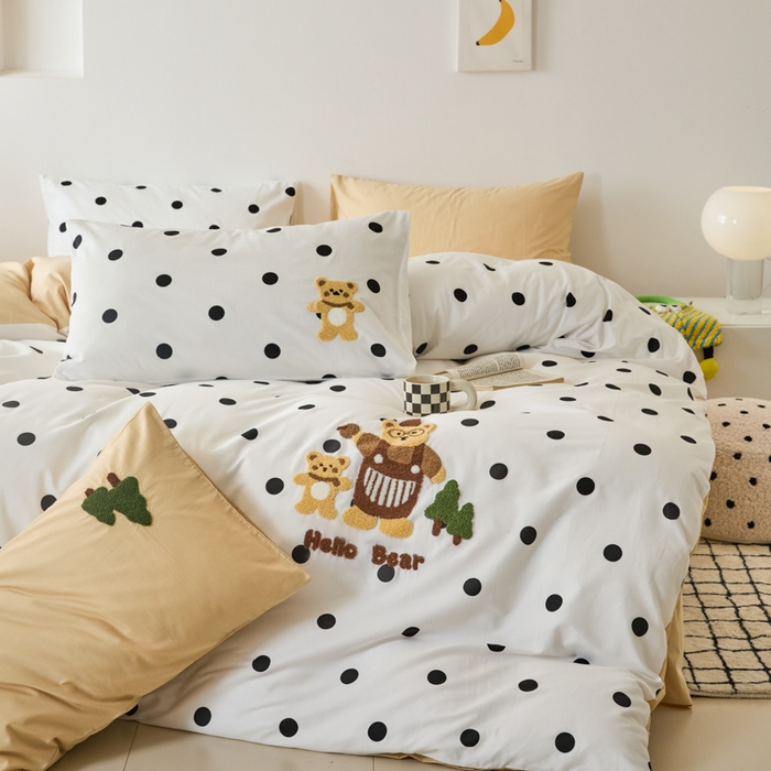 91家纺网 家纺一手货源 找家纺 锦觅 2025新款时尚条纹小清新卡通学生季系列印花绣花全棉纯棉四件套 你好小熊