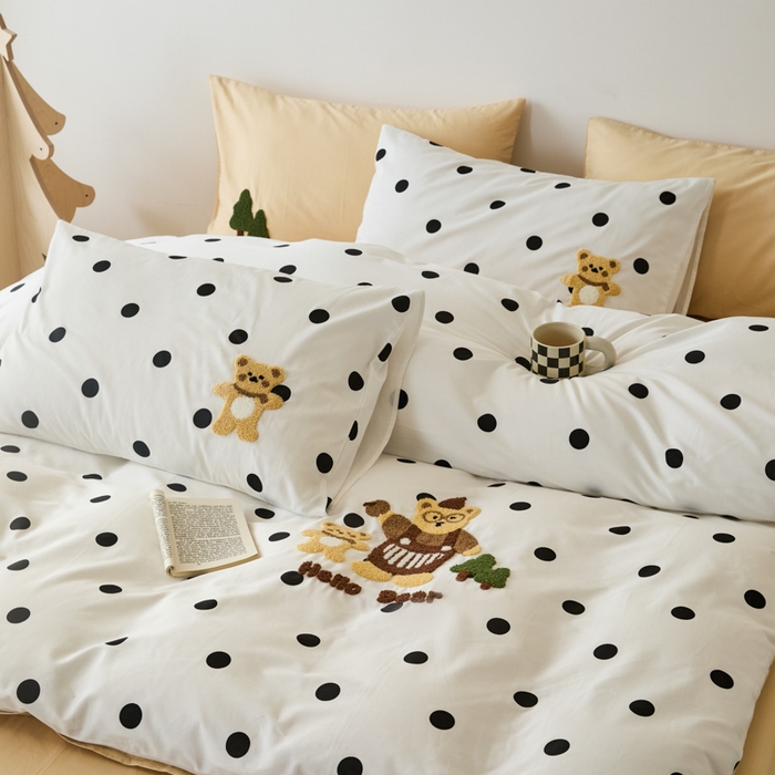 91家纺网 家纺一手货源 找家纺 锦觅 2025新款时尚条纹小清新卡通学生季系列印花绣花全棉纯棉四件套 你好小熊