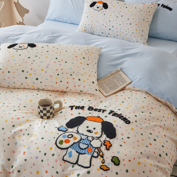 91家纺网 家纺一手货源 找家纺 锦觅 2025新款时尚条纹小清新卡通学生季系列印花绣花全棉纯棉四件套 小画家