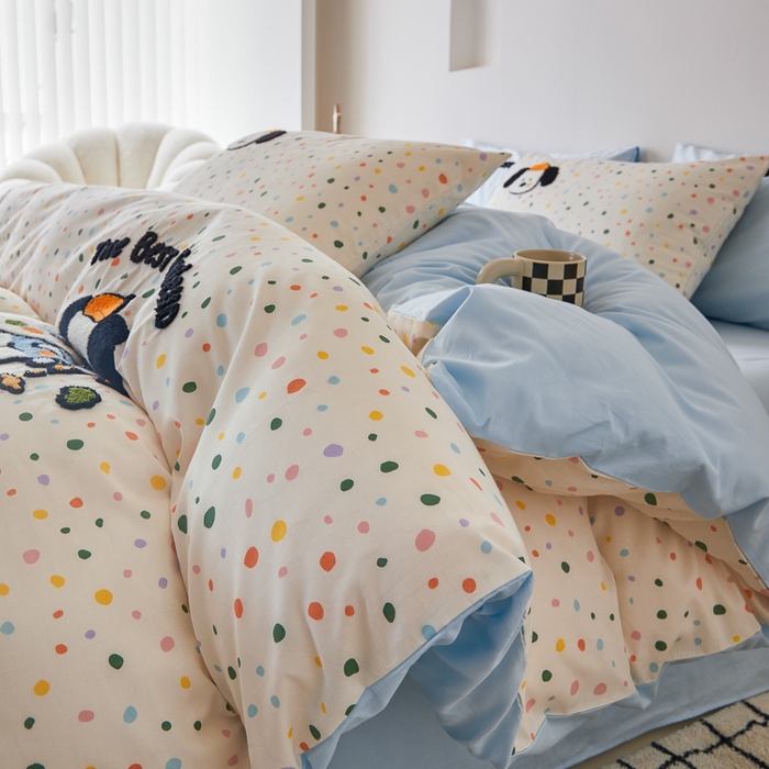 91家纺网 家纺一手货源 找家纺 锦觅 2025新款时尚条纹小清新卡通学生季系列印花绣花全棉纯棉四件套 小画家