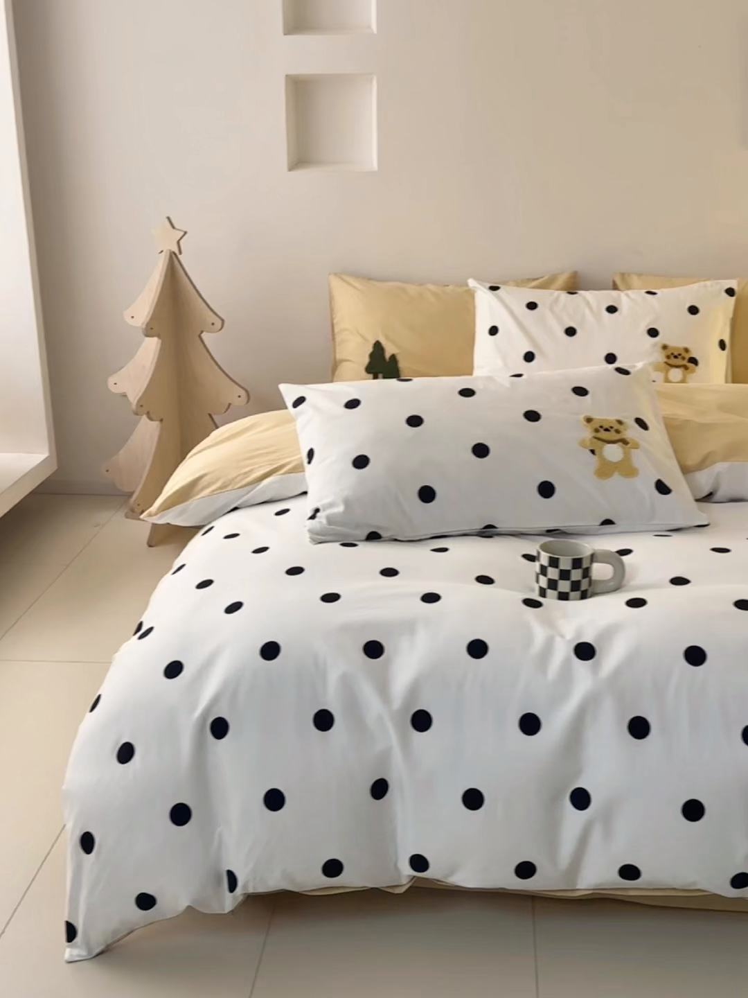 91家纺网 家纺一手货源 找家纺 锦觅 2025新款时尚条纹小清新卡通学生季系列印花绣花全棉纯棉四件套 你好小熊