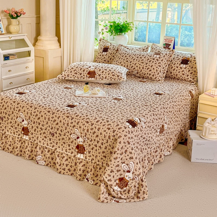 91家纺网 家纺一手货源 找家纺 尚美 2025新款豆豆绒牛奶绒大花边床盖四件套（床盖花边随机） 萌萌兔卡