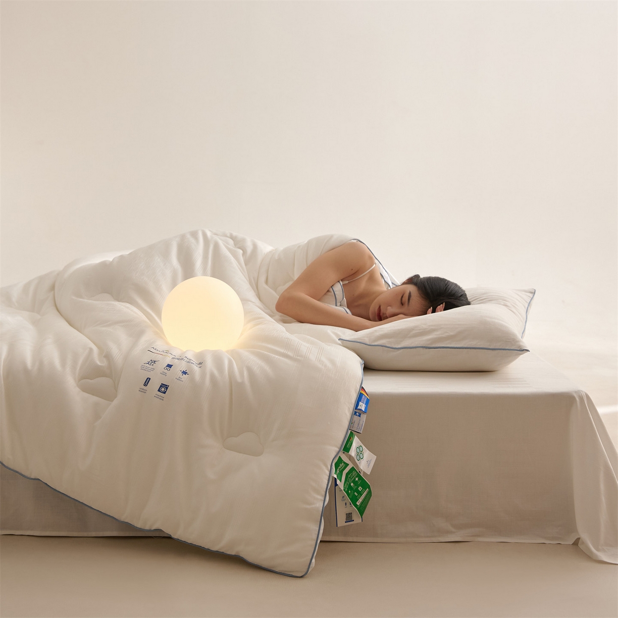 91家纺网 家纺一手货源 找家纺 （总）头等舱 2025新款全棉A类提花德国ADVANSA抗菌 防螨 零致敏秋冬被（模特图）