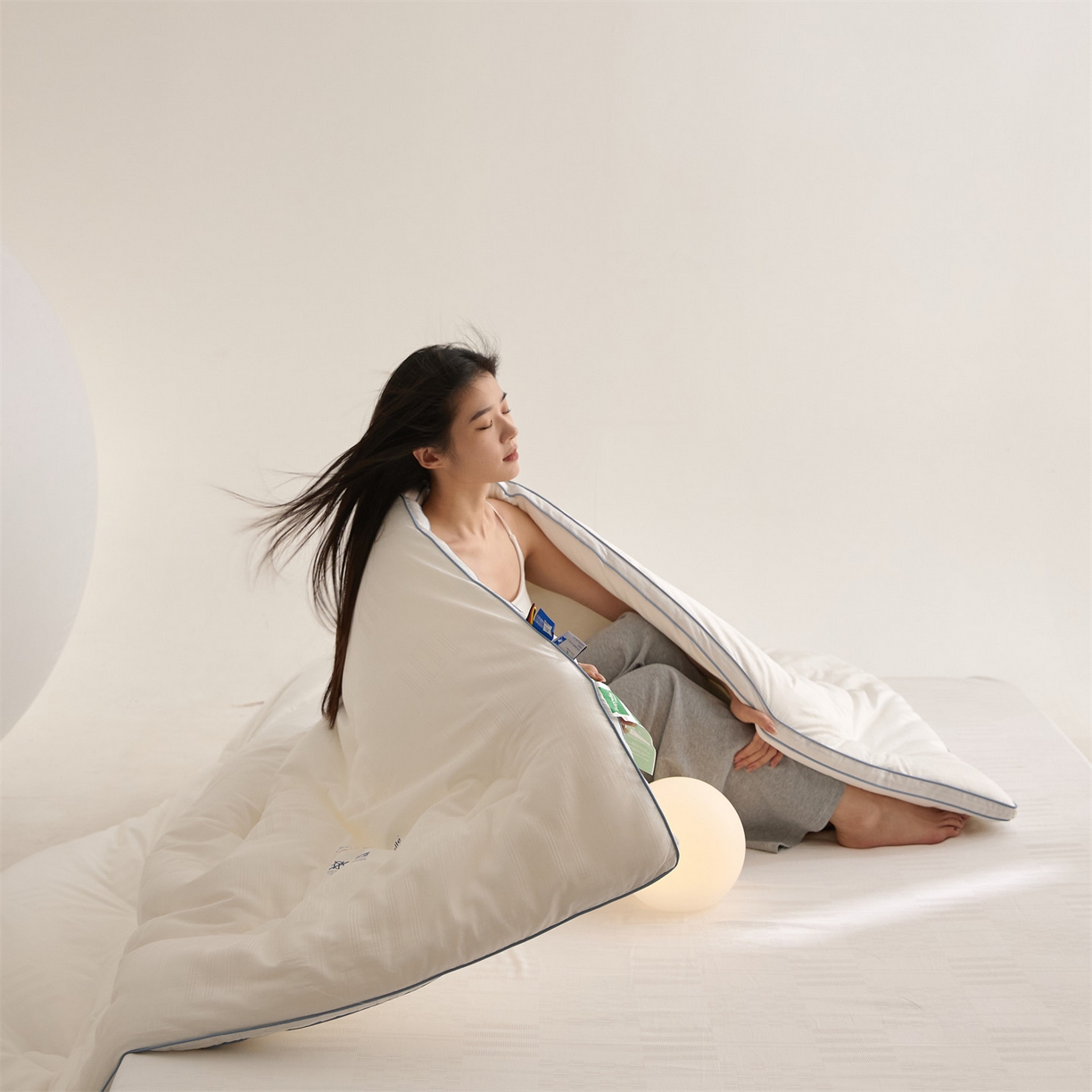 91家纺网 家纺一手货源 找家纺 （总）头等舱 2025新款全棉A类提花德国ADVANSA抗菌 防螨 零致敏秋冬被（模特图）