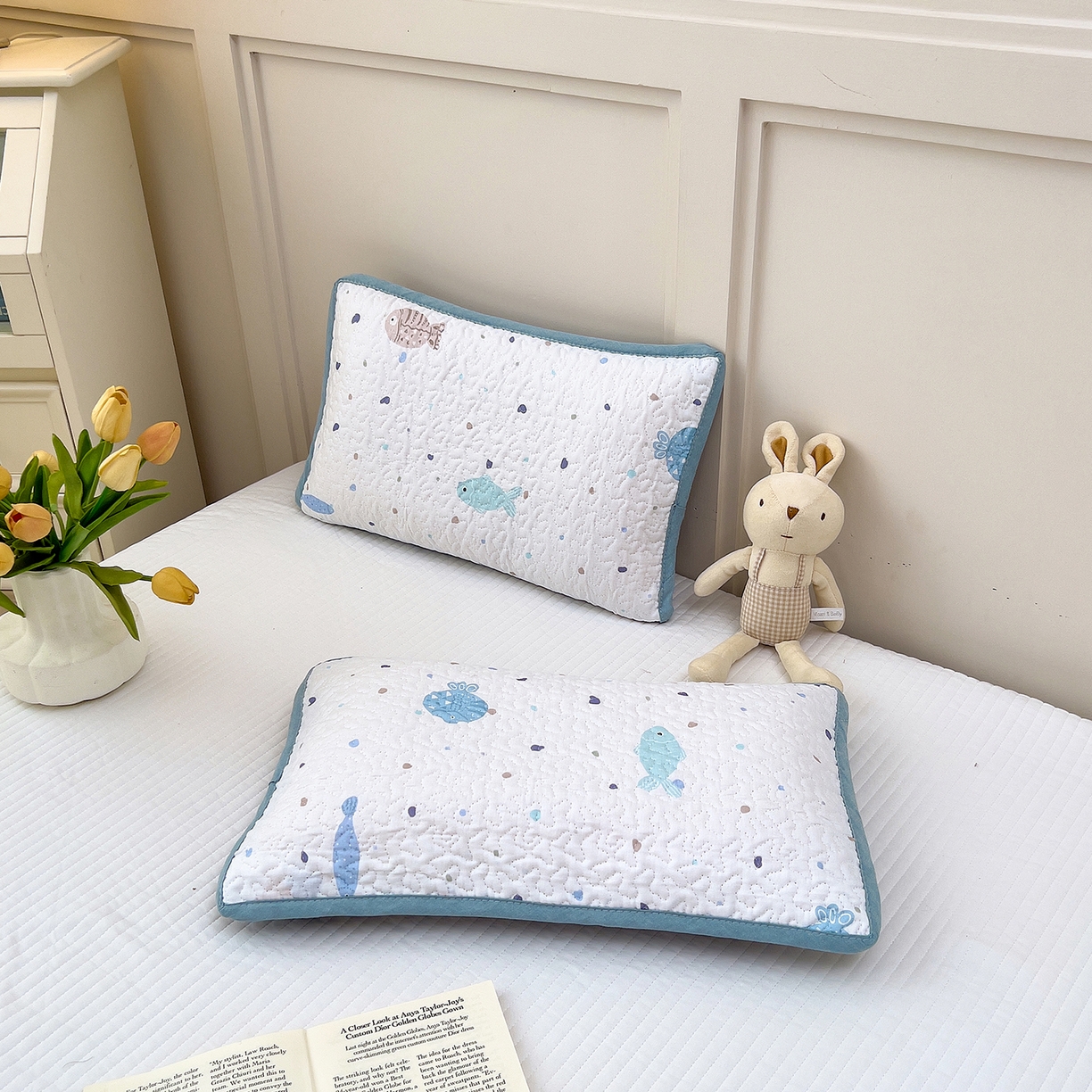 91家纺网 家纺一手货源 找家纺 拾小柒 2025年新款全棉双层纱枕套夹棉隔脏污防口水头油枕头套 鲤安